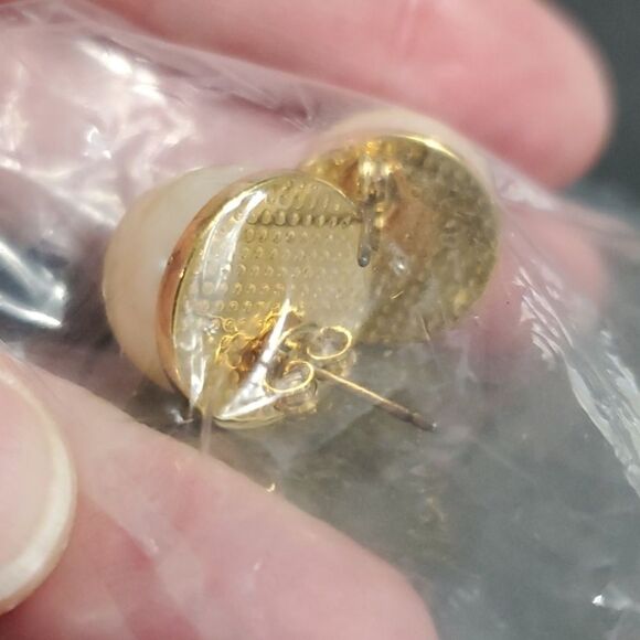 *Sale* Avon gold tone baroque faux pearl earrings - Picture 4 of 7